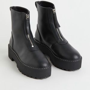 CHUNKY zip front boot